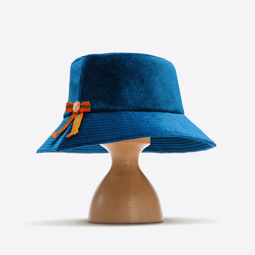 Anna Klose bucket hat in hamptons blue made of tech velvet