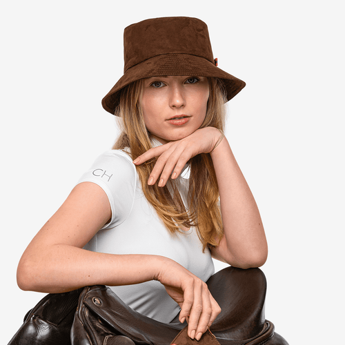 Brown vegan leather bucket hat and white competition shirt by Anna Klose Hamburg